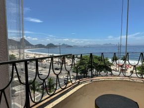 HR.444 - Lindo apartamento de 2 quartos frente mar para locação